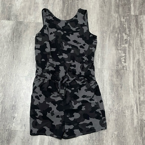 All In Motion Gray Camouflage Romper Girls Size 10/12 - Picture 1 of 9